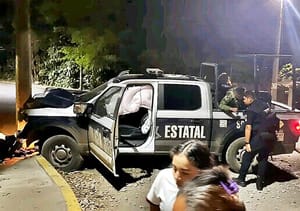 ¡PATRULLAZO: TRES POLICÍAS HERIDOS!