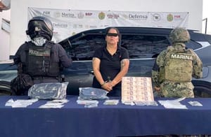 ¡DETIENEN A ESTAFADORA DE ABUELITOS EN PLAZA MOCAMBO!