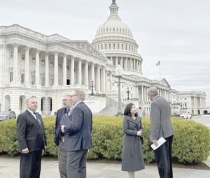 ¡FRACASA EN SENADO INTENTO DE LIMITAR PODERES A TRUMP!