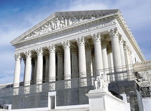 ¡GOBIERNO DE TRUMP CRITICA ANTE CORTE SUPREMA FALLOS QUE FRENAN AGENDA MIGRATORIA!