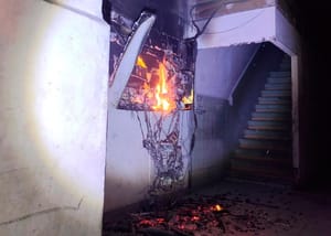 ¡FUEGO EN EDIFICIO DE LA ZONA DE MERCADOS!