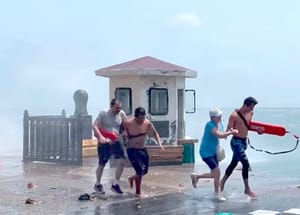 ¡LOS RESCATAN! - A CUATRO TURISTAS