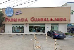 ¡PISTOLERO ROBA 5 MIL PESOS DE FARMACIA GUADALAJARA!