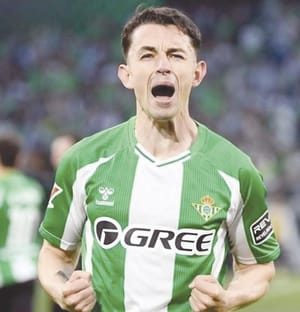 ¡ÁLVÁRO FIDALGO MARCA PRIMER GOL CON BETIS EN DERBI SEVILLANO!