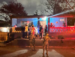 ¡“EL CHOREJAS” LE ROMPIÓ UNA TABLA EN LA CABEZA AL VECINO!