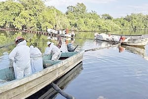 ¡RECLAMAN POBLADORES POR DERRAME DE PEMEX!