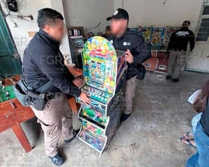 ¡ASEGURAN 8 MÁQUINAS TRAGAMONEDAS EN UN CATEO EN CHICOLA!