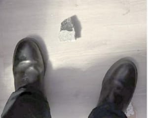 ¡METEORITO ATRAVIESA EL TECHO DE UNA CASA CERCA DE HOUSTON!