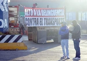 ¡ADVIERTEN TRANSPORTISTAS QUE PARO SERÁ INDEFINIDO!