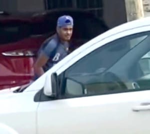 ¡CACHAN A ‘COCHINÓN’ APRETANDO EL ‘PESCUEZO AL GANSO’ FRENTE A DAMA!