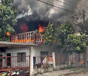 ¡FUEGO CONSUME VIVIENDA DE FAMILIA DE RECOLECTORES!
