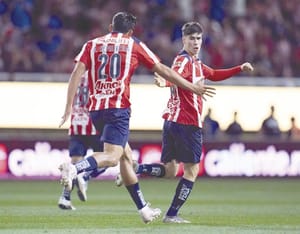 ¡CHIVAS FIRME EN LA CIMA, RAYADOS SE HUNDE!