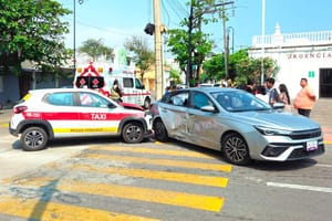 ¡SE DAN TRANCAZO EL TAXI 7373 Y UN BRITÁNICO!