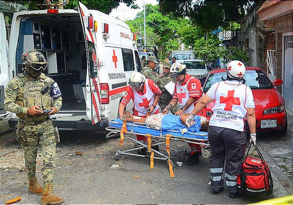 ¡ABUSADOR LA ATACA A PALAZOS Y CASI LA MATA!