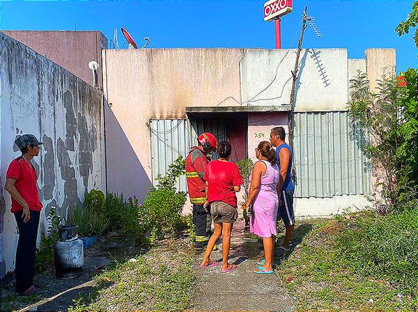 ¡DOÑITA INCENDIA SU CASA CUANDO HACÍA LA COMIDA!