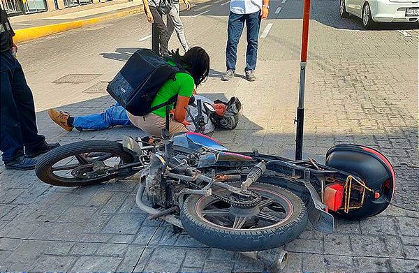 ¡CHUZA FRENTE A PALACIO!