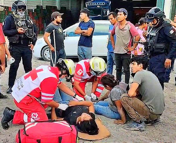 ¡DOS JOVENCITAS LESIONADAS POR DERRAPÓN!