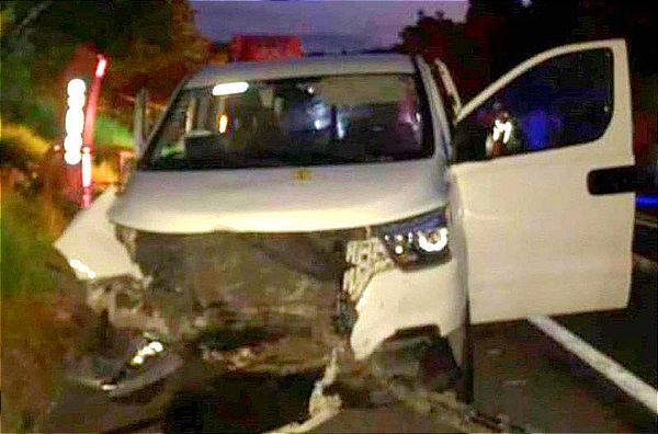 ¡CARAMBOLAZO MORTAL! -Mueren Prensadas Tres Personas en la Autopista Cerca de Tihuatlán