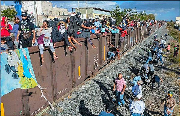 ¡YA NO CABEN EN LA BESTIA! -* En el pasado, apenas docenas de centroamericanos pasaban cada día en tren por Irapuato