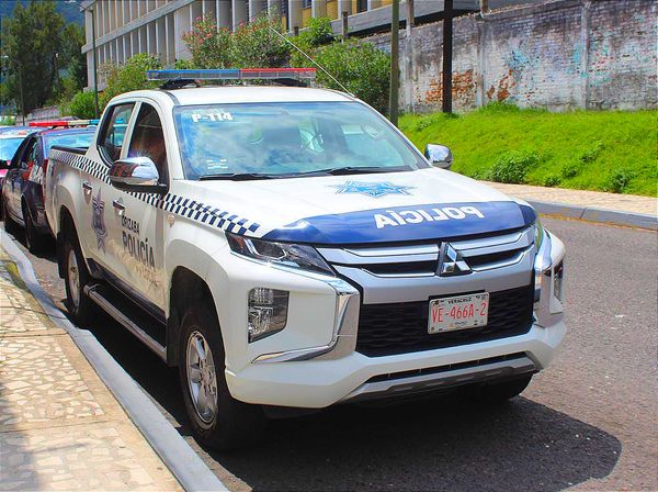 ¡ESTUDIANTES HACIAN ACTOS DE BULLYING CON ARMA DE JUGUETE!