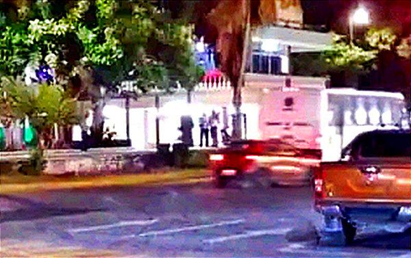 ¡GOLPEAN A INTEGRANTE DEL LGBT EN EL PARQUE ZAMORA!