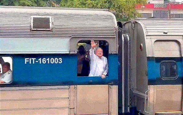 ¡SE SUBE AMLO AL TREN TRANSÍSTMICO! En Recorrido de Supervisión