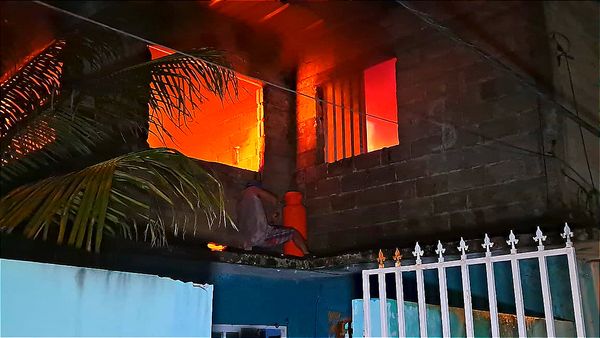 ¡FUEGO DEVORA CASA POR CORTO CIRCUITO!