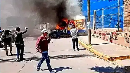 ¡VANDALIZAN FISCALÍA DE GUERRERO"  -Por los Desaparecidos de Ayotzinapa
