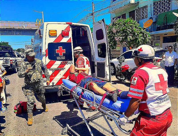 ¡MOTORIZADO LESIONADO EN EL PUENTE DE CUAUHTÉMOC!