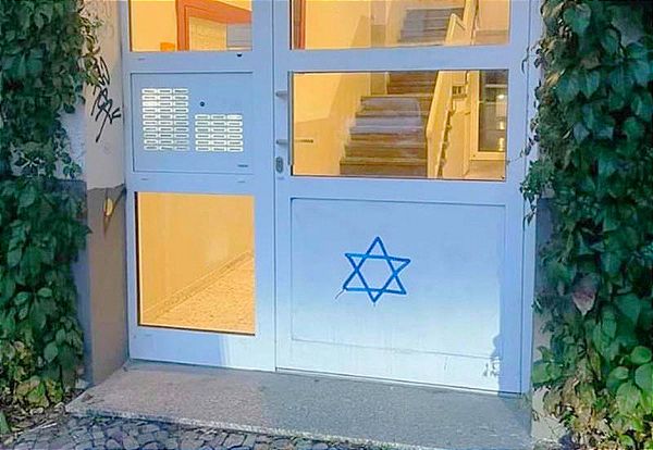 ¡MARCAN CASAS DE JUDÍOS CON LA ESTRELLA DE DAVID! -En calles de Alemania