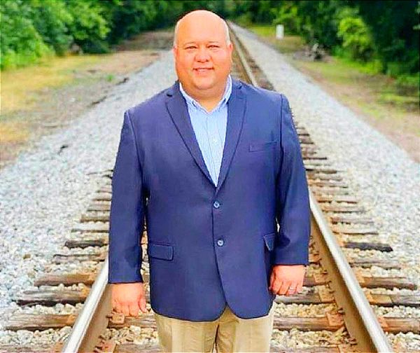 ¡SE SUICIDA PASTOR EN ALABAMA! -Tras Revelarse que se Hacía Pasar por Mujer Transgénero en Internet