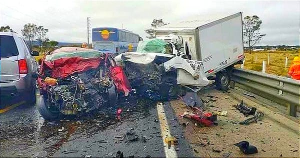 ¡CINCO MUERTOS EN MORTAL CARAMBOLAZO! -En la Autopista México-Tuxpan