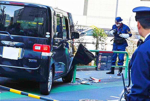 ¡HOMBRE CHOCA VEHÍCULO CERCA DE EMBAJADA DE ISRAEL! -En Japón