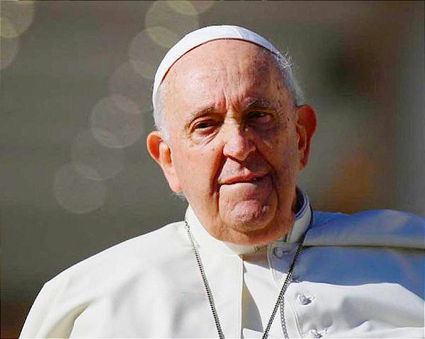 ¡PAPA FRANCISCO DESTITUYE A OBISPO! -Muy Crítico de su Papado