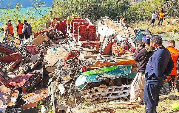 ¡ACCIDENTE DE AUTOBÚS EN INDIA! -Deja al Menos 37 Muertos