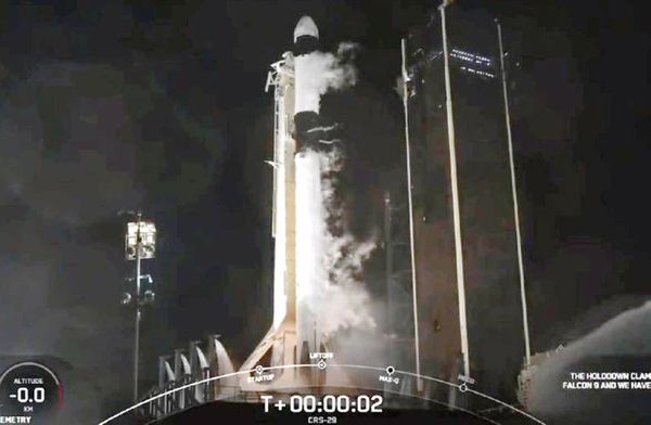 ¡LA NASA Y SPACEX LANZAN EXITOSAMENTE MISIÓN!