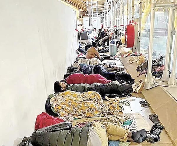 ¡CRISIS DE MIGRANTES; HACINADOS EN EL AEROPUERTO DE MADRID ESPERAN ASILO!