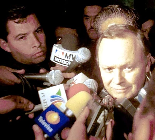 ¡DE LOS ESCÁNDALOS DEL RESCATE BANCARIO Y AMIGOS DE FOX A DENUNCIADO POR GRUPO TELEVISA - LA CAÍDA DE EDUARDO FERNÁNDEZ!