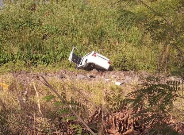 ¡SALE VOLANDO Y ATERRIZA EN UNA LAGUNA! - |Y AHÍ LO DEJO ABANDONADO