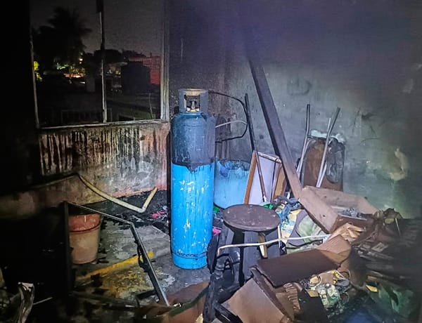 ¡FUEGO DEVORA UNA RECÁMARA EN GEO VILLAS DEL PALMAR!