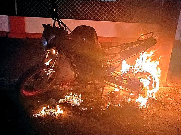 ¡ERA SU MOTO! - DESDE EL GYM EMPEZÓ A VER EL HUMO