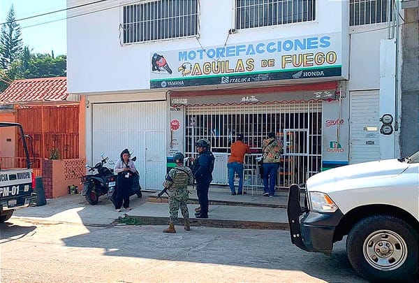 ¡NO LE ACEPTO LA EXTORSIÓN! - SE VA CON LAS MANOS VACÍAS DE UNA REFACCIONARÍA!