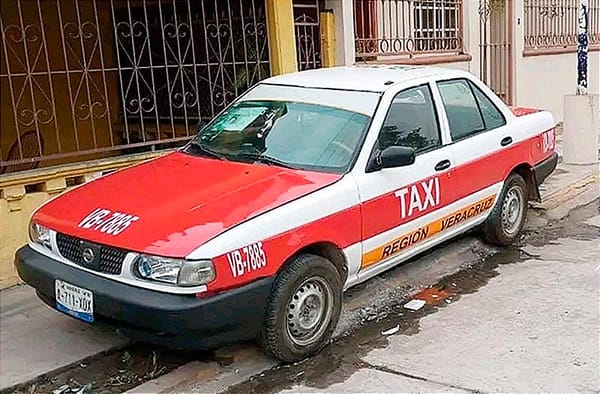 ¡SE ROBAN UN TAXI EN RÍO MEDIO! - A PLENA LUZ DEL DÍA