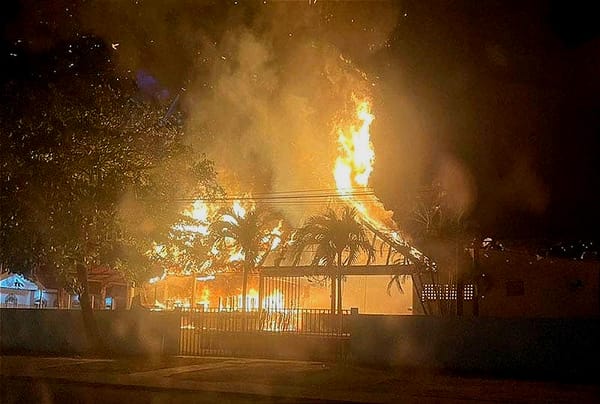 ¡SE INCENDIA LA PALAPA “ALGARETE”! - INVESTIGAN COMO INICIO EL FUEGO