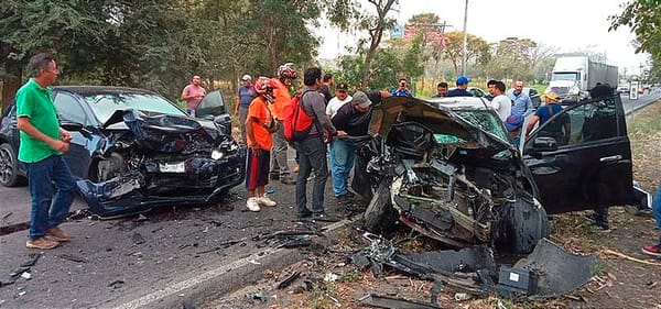 ¡ENCONTRONAZO: 4 HERIDOS! - CHOCARON DE FRENTE EN PURGA *AMBOS VEHÍCULOS QUEDARON DESBARATADOS