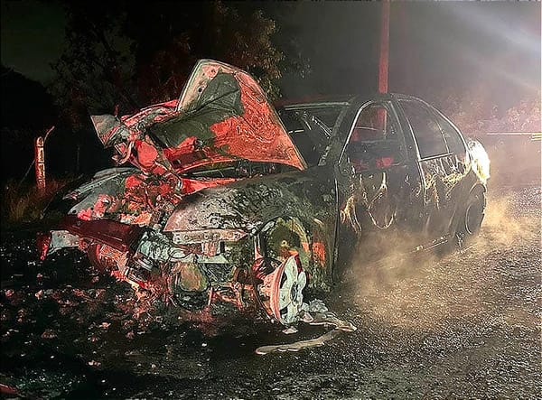 ¡MURIERON TODOS LOS DEL COCHE! - DESPUÉS DE CHOCAR CON UN TRÁILER... - NO SABEN SI MURIERON POR EL IMPACTO O POR EL INCENDIO