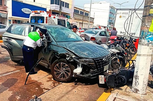 ¡CARAMBOLAZO DE 250 MIL! - FRENTE AL IMSS DE COATZACOALCOS
