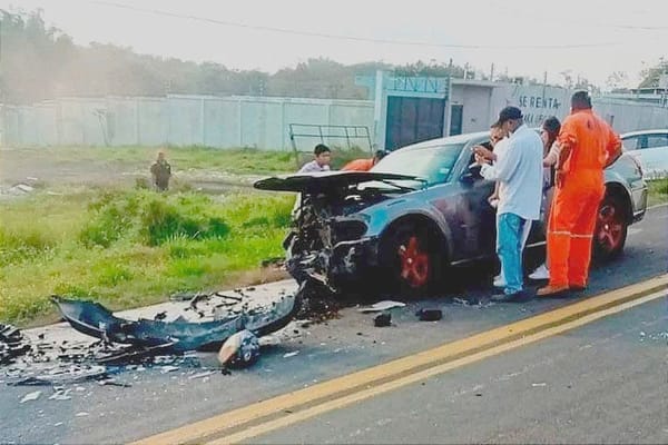 ¡CHOCAN DE FRENTE EN LA CARRETERA DE MINATITLAN!