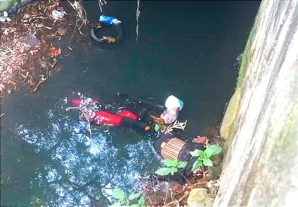 ¡PRIMERO VIERON LA MOTO, LUEGO LO VIERON A ÉL! - INVESTIGAN COMO LLEGO AHÍ