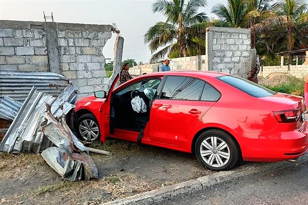 ¡SE DUERME Y SE ESTAMPA CONTRA BARDA!